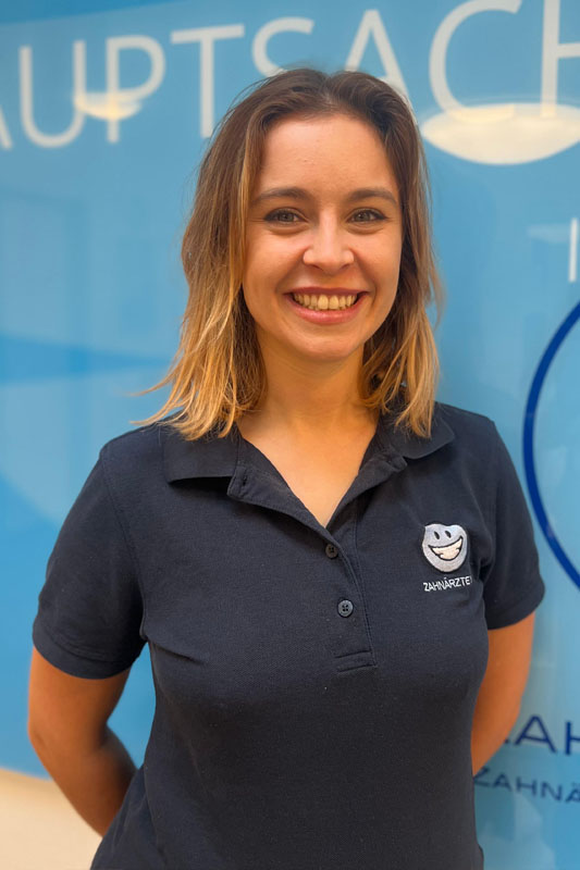 Dr. Vanessa Schneider